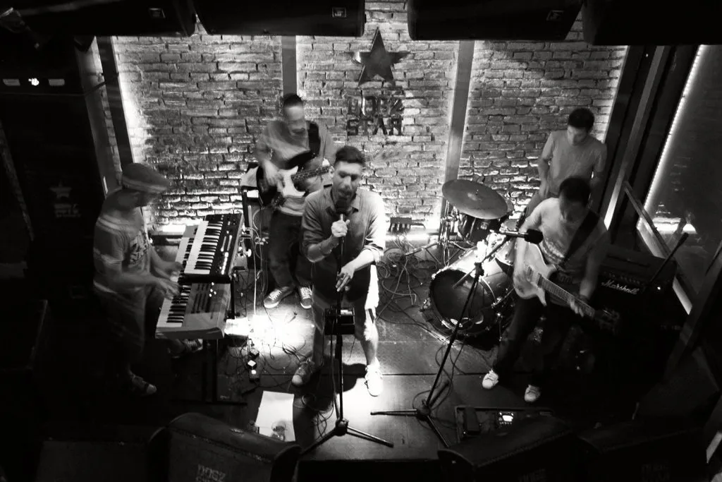 Ferhat Öz Band performing live