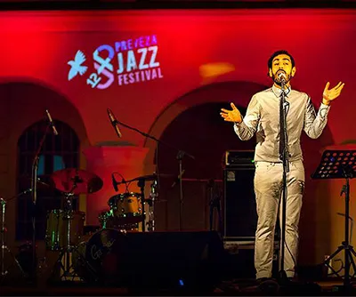 Ferhat Öz on stage at a jazz festival